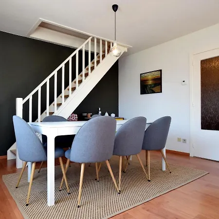 Renovated Flat Near Де-Хаан
