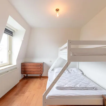 Renovated Flat Near Де-Хаан
