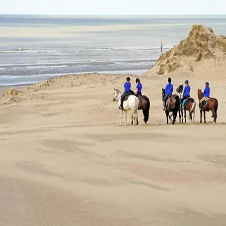 Apartman Renovated Flat Near De Haan