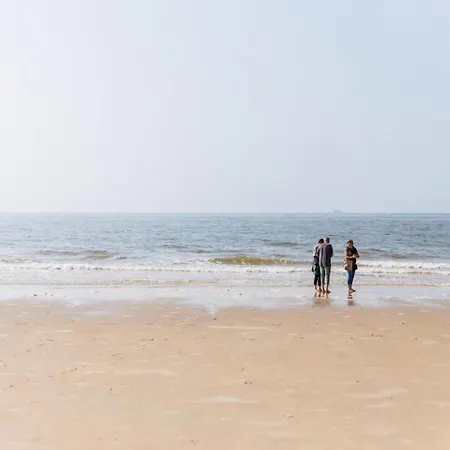 Renovated Flat Near *