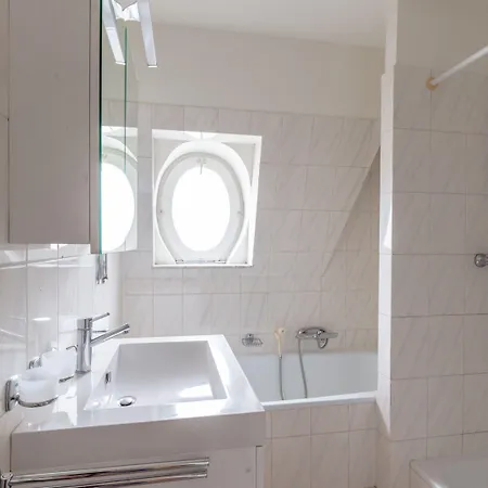 Daire Renovated Flat Near *