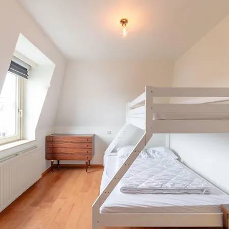 Renovated Flat Near Де-Хаан