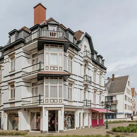 Renovated Flat Near * De Haan